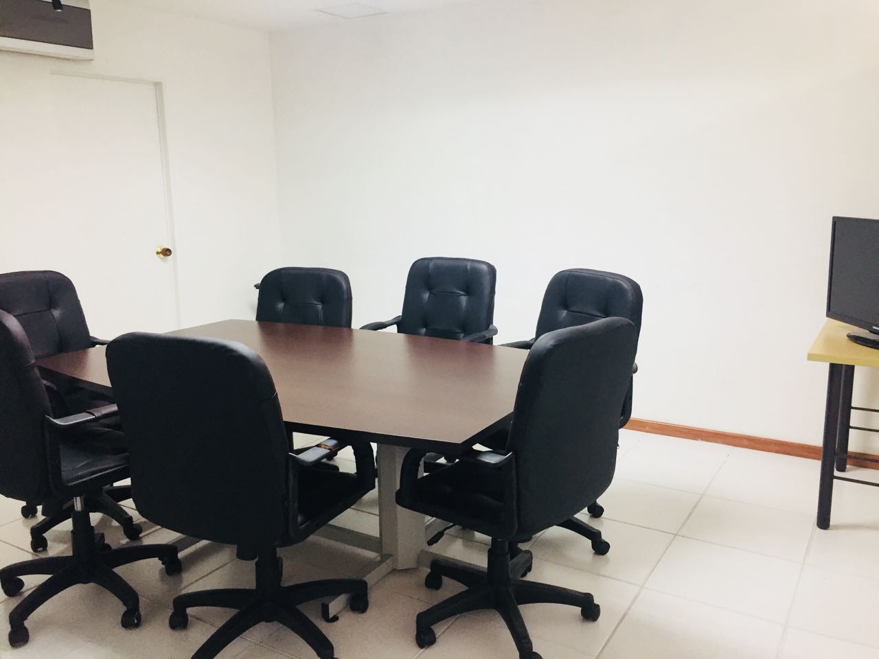 Sala de Juntas1 5 pasos para convertir tu oficina tradicional en una oficina moderna