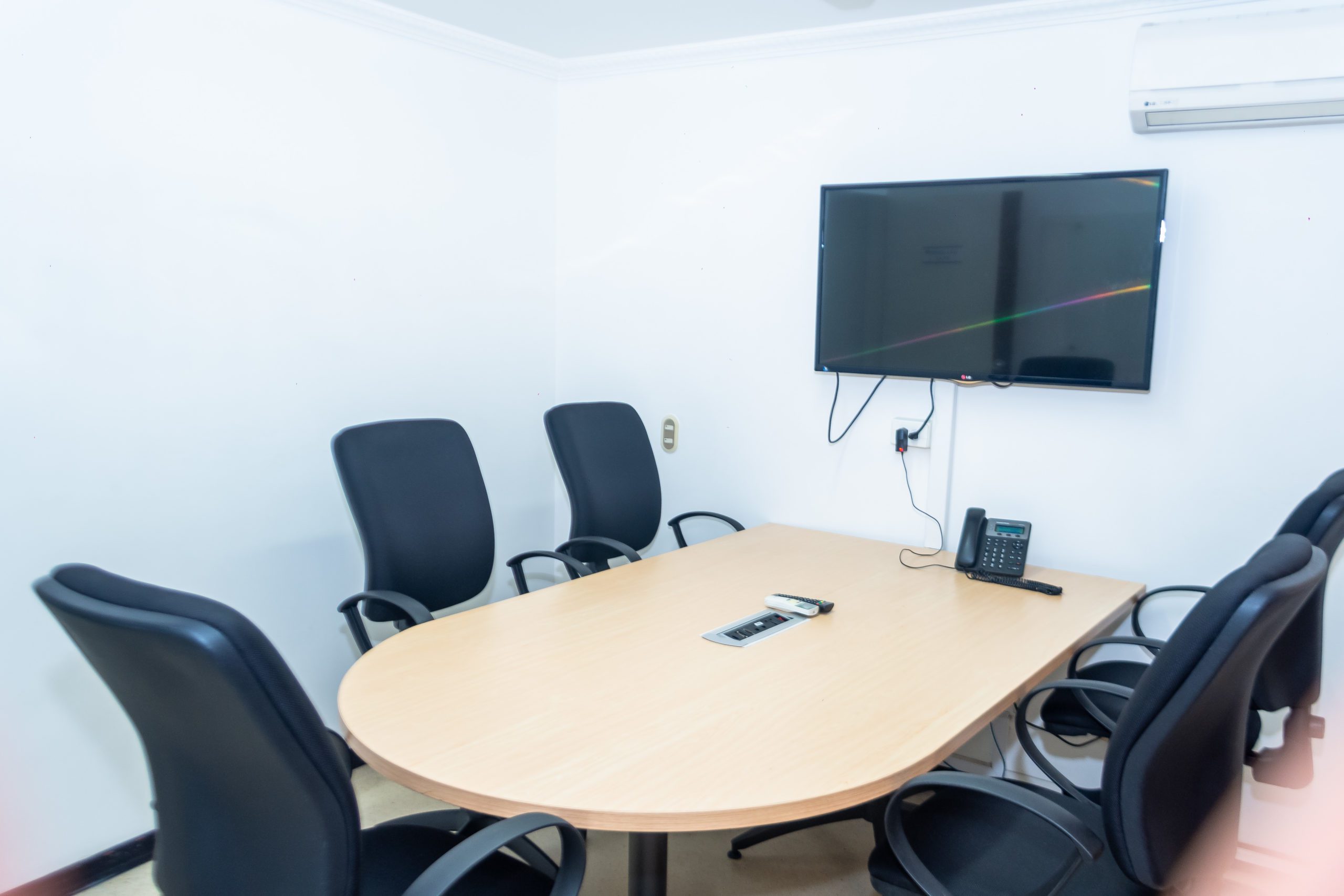 Job Center 33 scaled Ideas para  optimizar los espacios en tu oficina